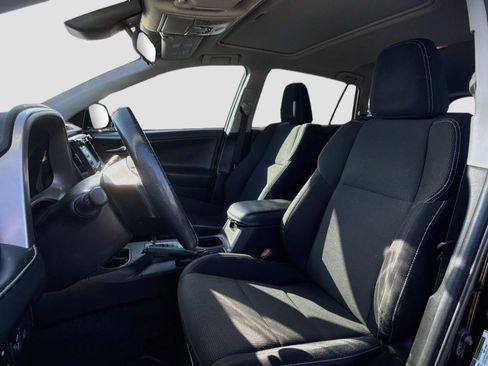 Used 2018 Toyota RAV4 XLE FWD image 9
