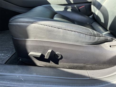 Used 2018 Tesla Model 3 Long Range image 10