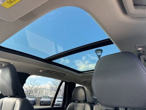 Certified 2024 Volvo XC90 T8 Plus w/ Protection Package Premier image 20