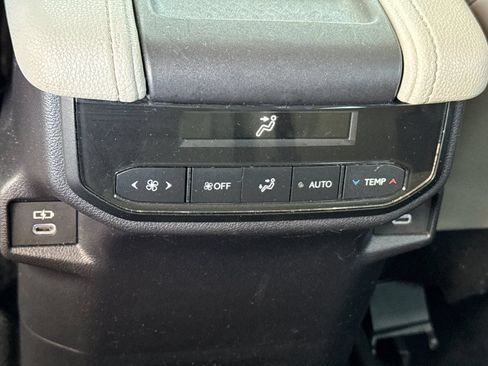 Certified 2024 Toyota Grand Highlander AWD image 16