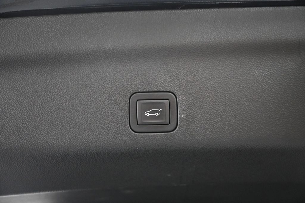 Used 2024 Chevrolet Tahoe High Country AWD/4WD image 12
