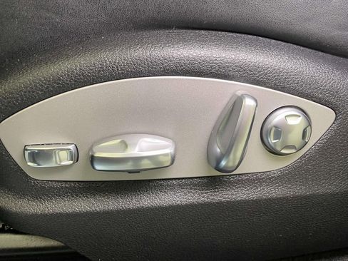 Used 2025 Porsche Macan image 17