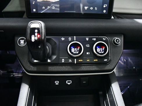 Used 2023 Land Rover Defender 110 X-Dynamic SE image 14