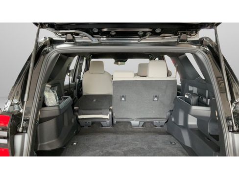 Certified 2025 Toyota 4Runner SR5 AWD/4WD image 31