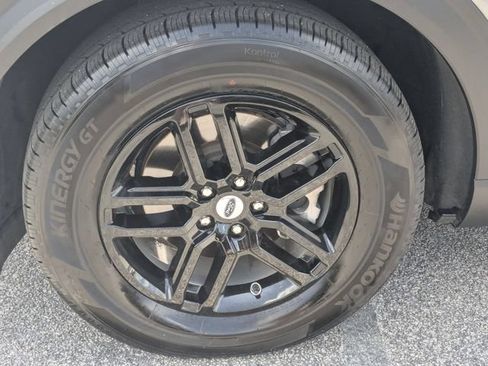Used 2025 Ford Explorer Active RWD image 10