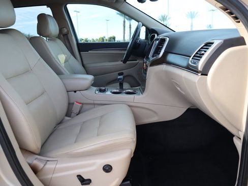 Used 2015 Jeep Grand Cherokee Limited image 19