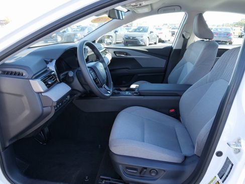 Used 2025 Toyota Camry LE image 17