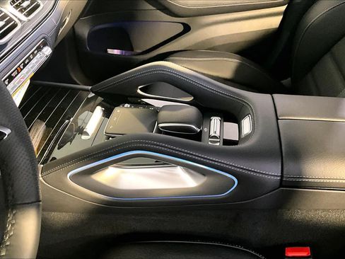 New 2026 Mercedes-Benz GLS 580 4MATIC image 10