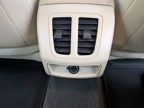 Used 2013 Ford Taurus SEL image 28