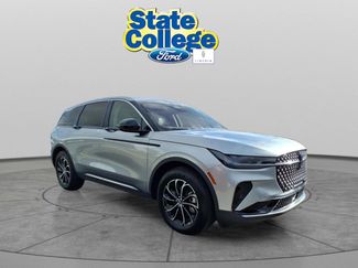 Used 2025 Lincoln Nautilus Premier video 3