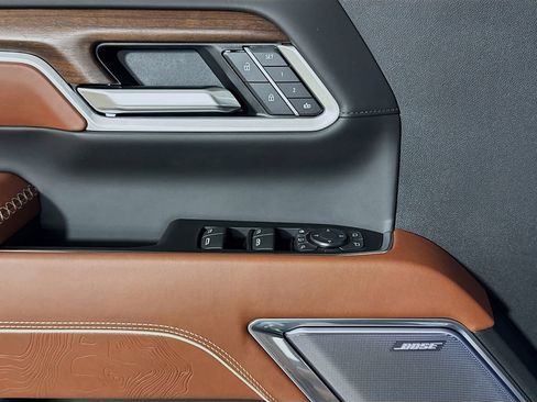 New 2026 GMC Sierra 2500 Denali Ultimate w/ LPO, Black Badging Package image 16