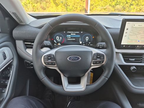 New 2025 Ford Explorer Active image 27