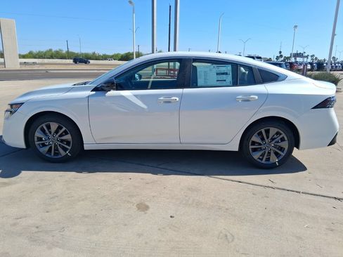 New 2026 Nissan Sentra SL w/ Floor Mat Package FWD image 4