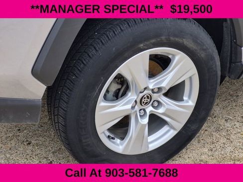 Used 2021 Toyota RAV4 XLE image 8