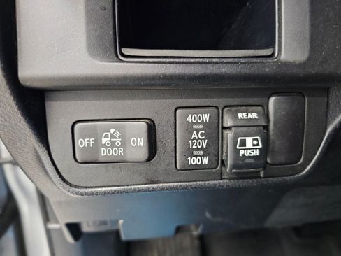 Used 2017 Toyota Tacoma TRD Sport w/ Tow Package (A/T) AWD/4WD image 24