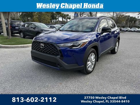 Used 2025 Toyota Corolla Cross LE image 1