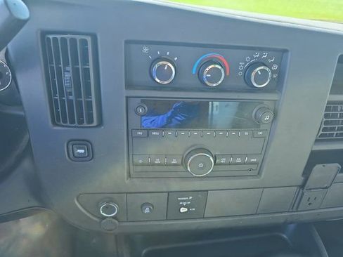 Used 2018 Chevrolet Express 3500 Extended w/ Power Convenience Package image 21