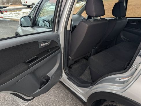 Used 2011 Suzuki SX4 AWD Hatchback image 24