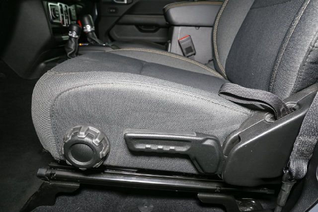 Used 2026 Jeep Wrangler Unlimited Sahara AWD/4WD image 36
