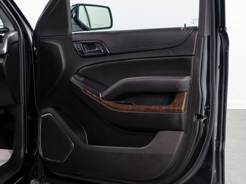 Used 2019 Chevrolet Tahoe 4WD w/ Remote Keyless Entry Package image 15