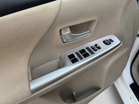 Used 2014 Toyota Prius V Three FWD image 10