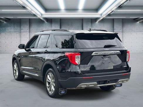 Used 2023 Ford Explorer XLT w/ Equipment Group 202A AWD/4WD image 5