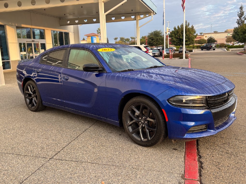 Used 2022 Dodge Charger SXT w/ Blacktop Package RWD image 3