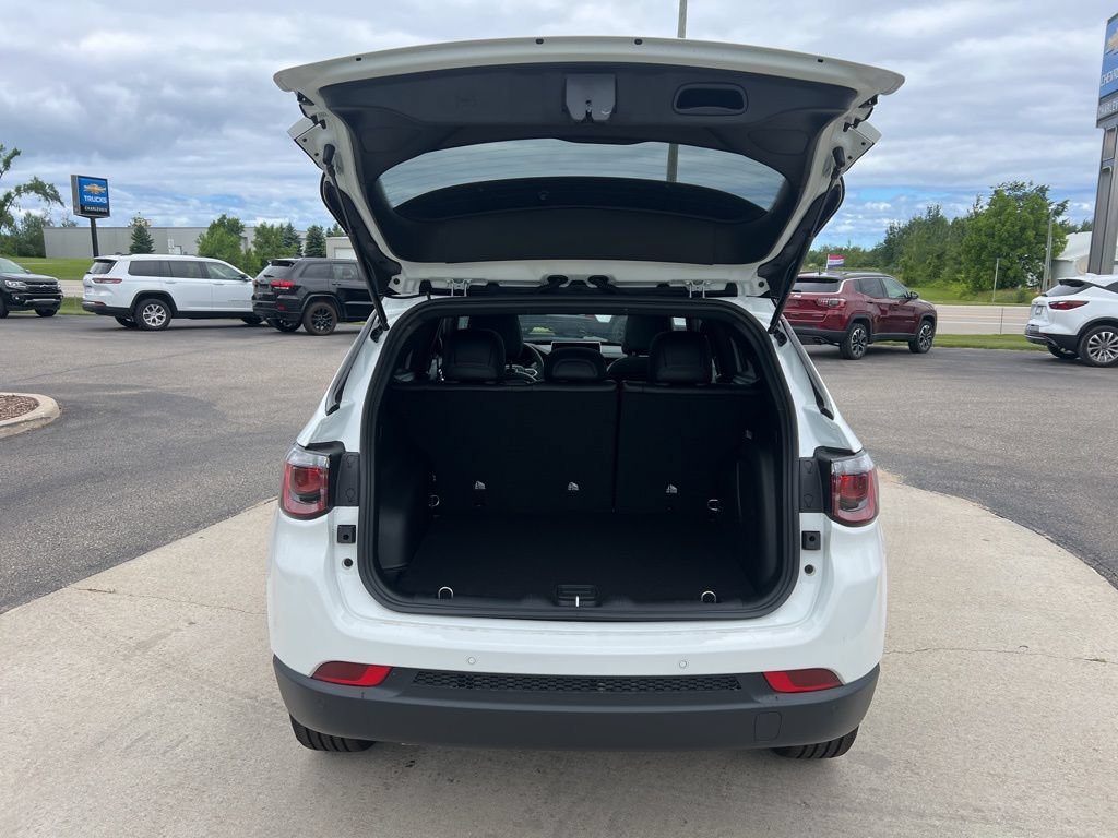 New 2025 Jeep Compass Limited w/ Sun & Sound Group AWD/4WD image 7
