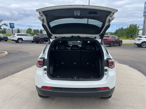 New 2025 Jeep Compass Limited w/ Sun & Sound Group AWD/4WD image 7