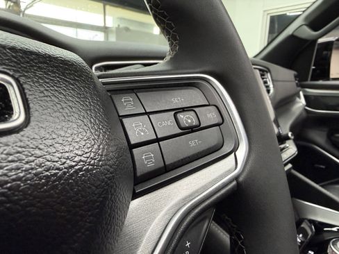 Used 2024 Jeep Wagoneer Series II image 18