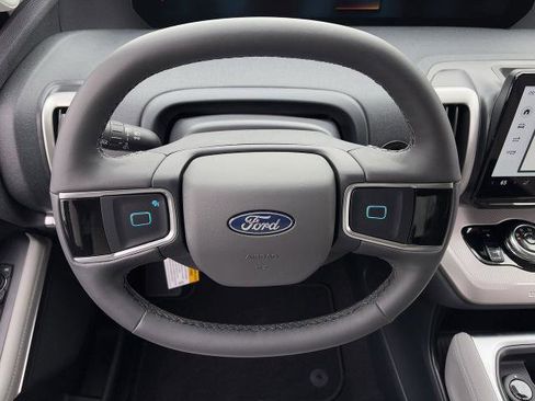 New 2026 Ford Expedition Active image 13