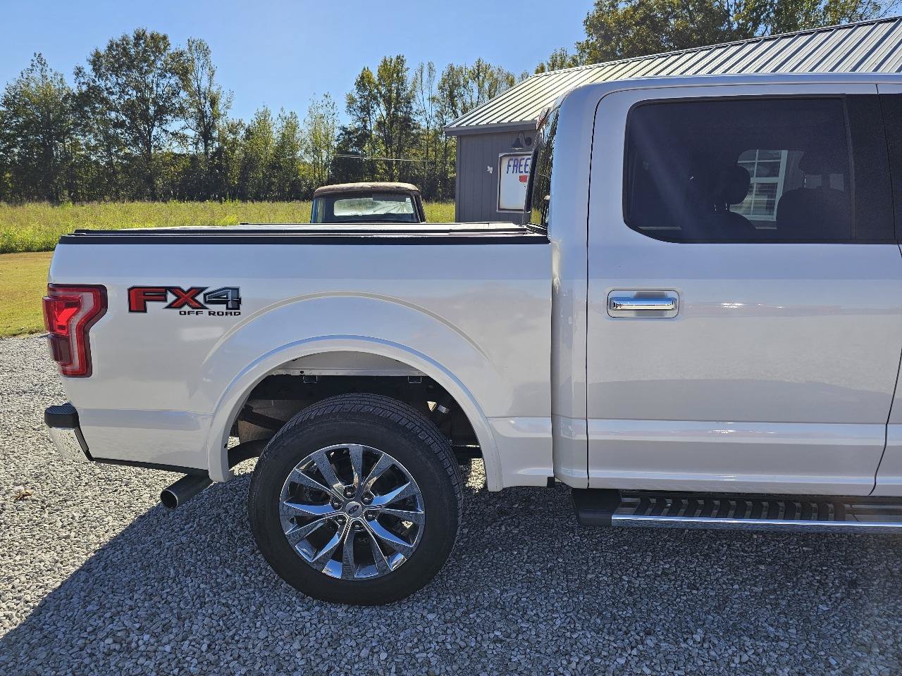 Used 2015 Ford F150 Lariat w/ Equipment Group 502A Luxury AWD/4WD image 12