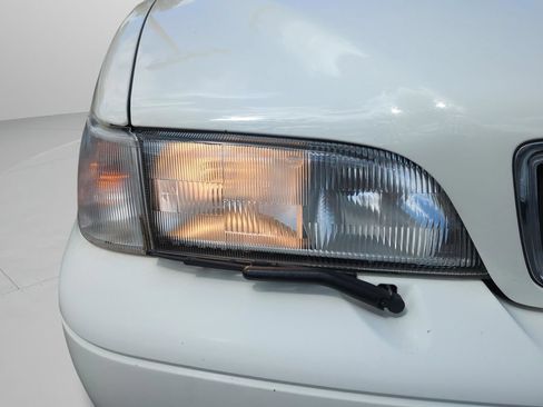 Used 1999 Volvo V70 FWD image 22