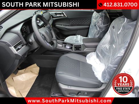 New 2025 Mitsubishi Outlander SEL Black Edition image 12