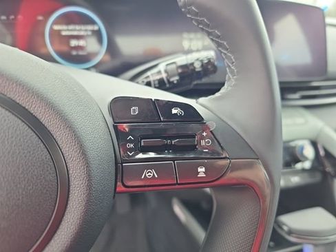 New 2025 Hyundai Elantra Limited image 13