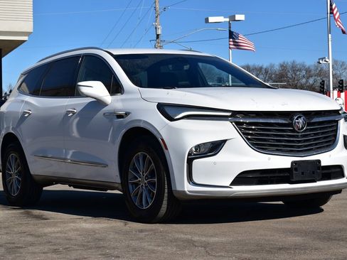 Used 2024 Buick Enclave Premium image 3