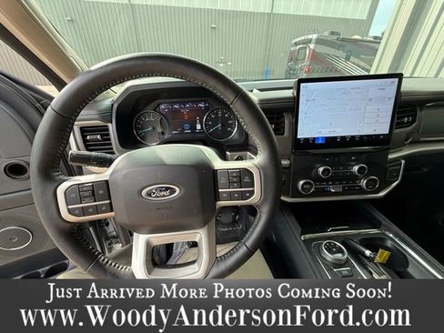 Used 2024 Ford Expedition XLT RWD image 9
