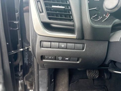 Used 2024 Nissan Rogue SV FWD image 25