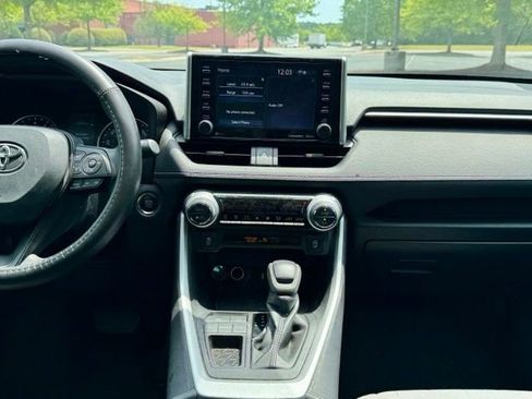 Used 2021 Toyota RAV4 XLE w/ Convenience Package FWD image 23