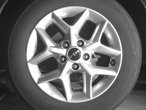 Used 2025 Kia Soul LX w/ LX Technology Package FWD image 14