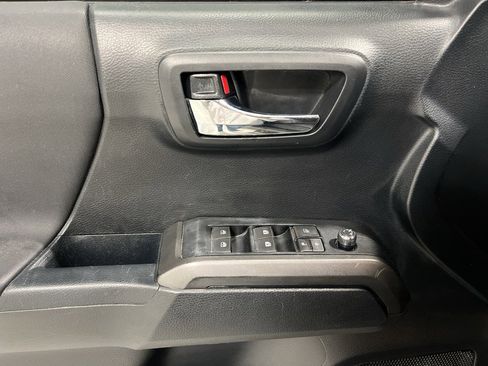 Used 2018 Toyota Tacoma TRD Off-Road image 22