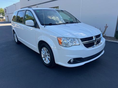 Used 2020 Dodge Grand Caravan SXT image 2