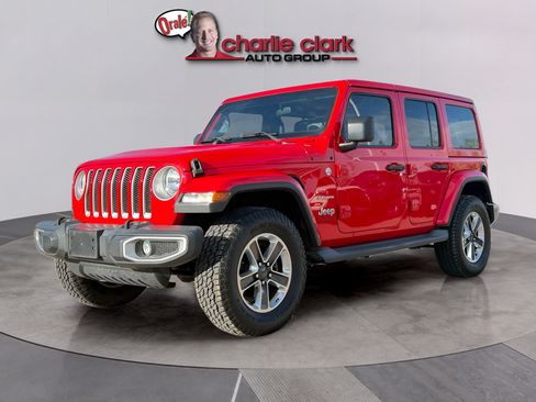 Used 2018 Jeep Wrangler Unlimited Sahara AWD/4WD image 2