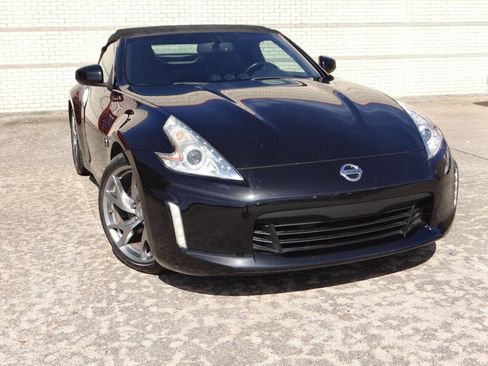 Used 2014 Nissan 370Z Touring w/ Sport Package RWD image 17