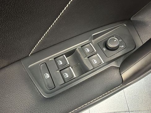 Used 2022 Volkswagen Tiguan SE R-Line FWD image 14