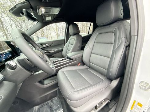 Used 2025 Chevrolet Equinox LT w/ Convenience Package II image 13