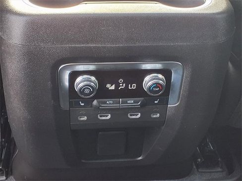 Used 2021 GMC Yukon XL SLT w/ SLT Premium Package image 10