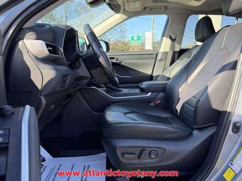 Used 2023 Toyota Highlander XLE AWD/4WD image 13
