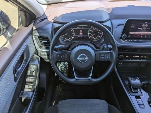 Used 2023 Nissan Rogue SV image 17