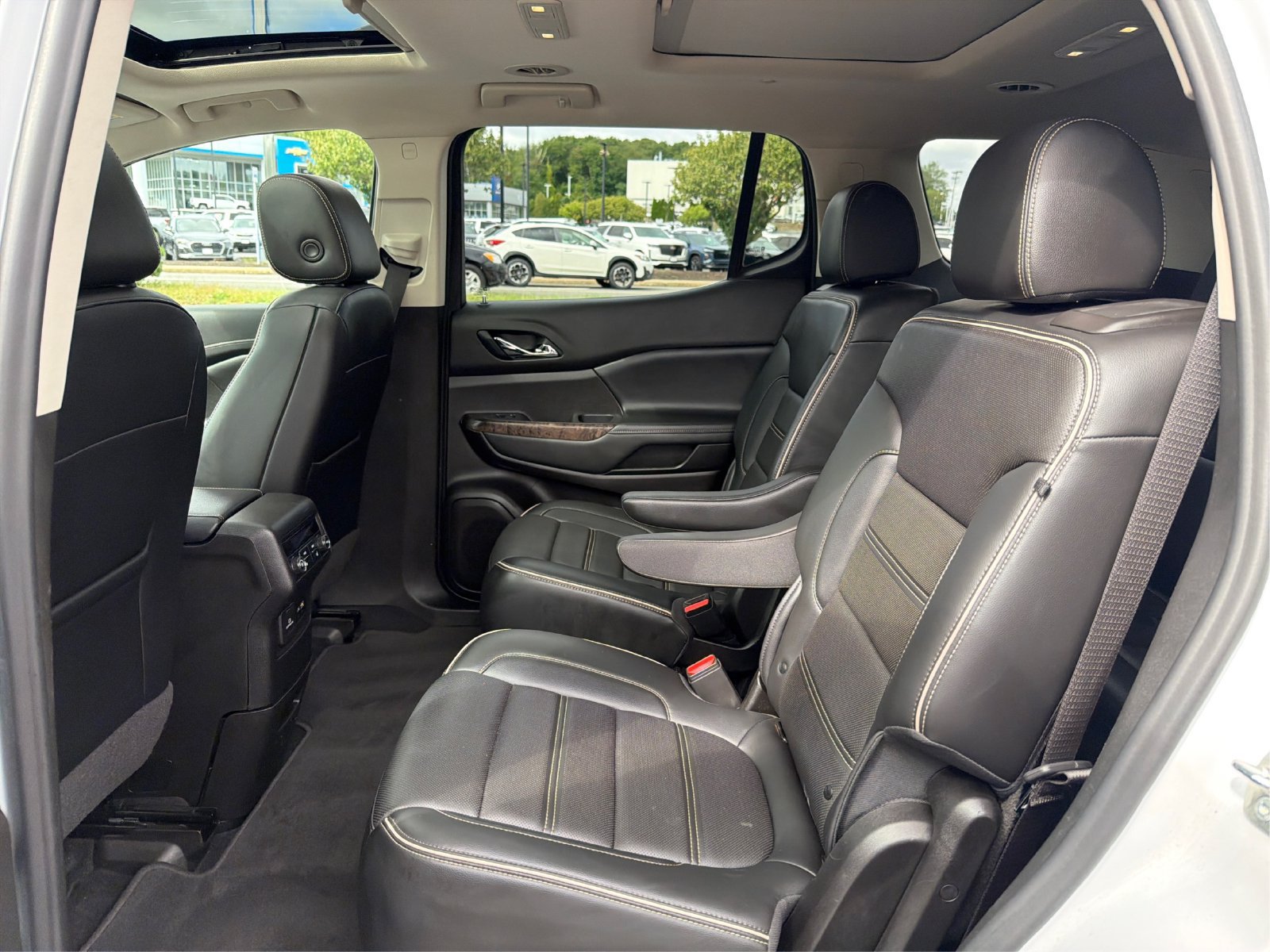 Used 2022 GMC Acadia Denali AWD/4WD image 10